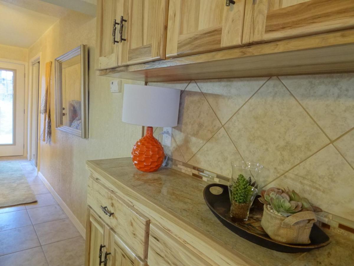 Poolside King Cabana With Full Kitchen, King Bed, Sleeper Sofa And Pool Access, Hotel Room Mount Ida Exterior foto