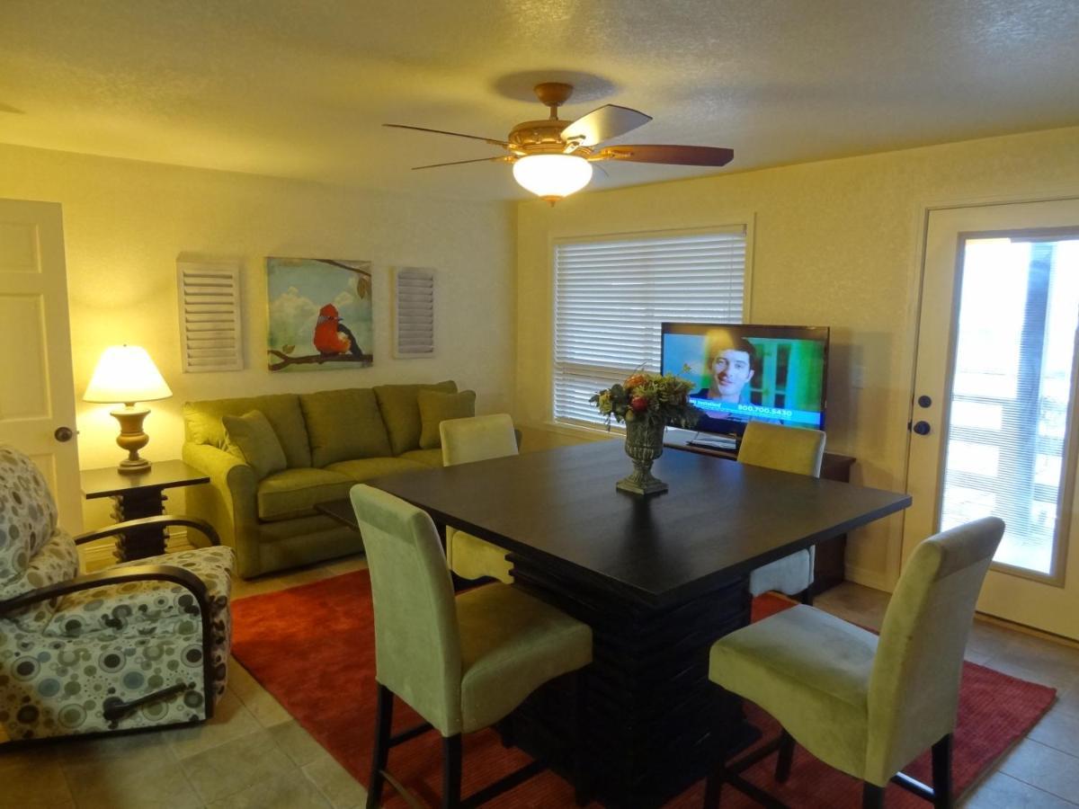 Poolside King Cabana With Full Kitchen, King Bed, Sleeper Sofa And Pool Access, Hotel Room Mount Ida Exterior foto